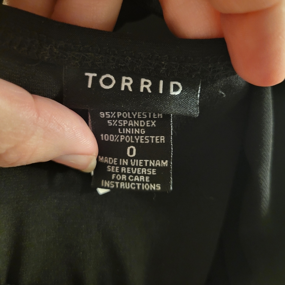 Black crisscross front &back Torrid tank/halter top size 0 (0x) - Picture 6 of 6